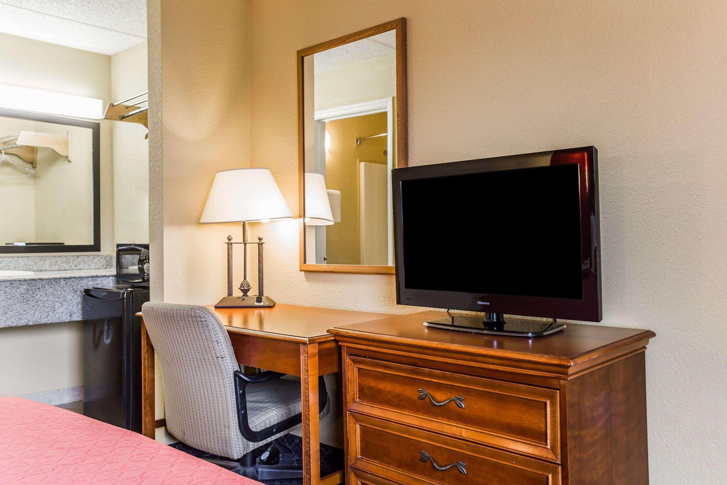 Rodeway Inn Charlotte Downtown Екстер'єр фото
