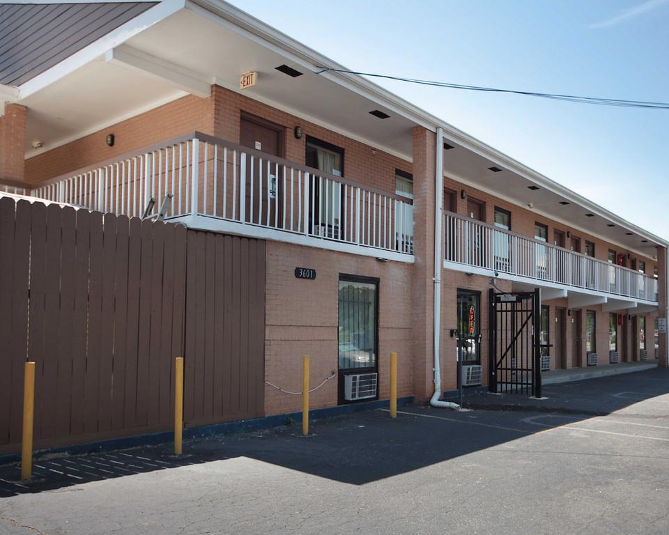 Rodeway Inn Charlotte Downtown Екстер'єр фото